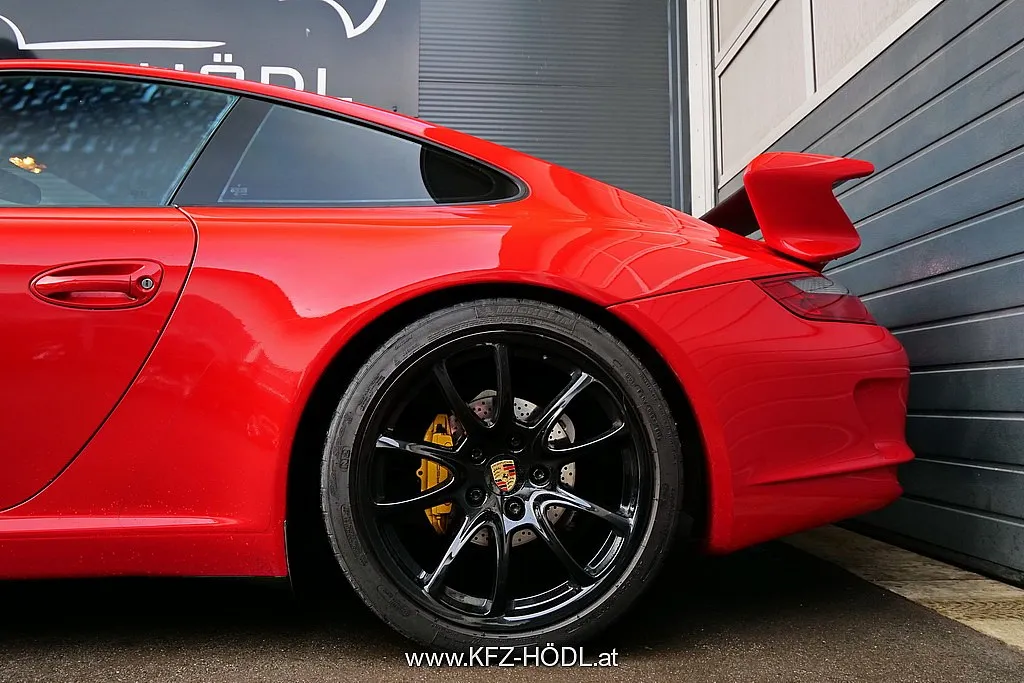 Porsche 911 GT3 Carrera Coupé Image 8