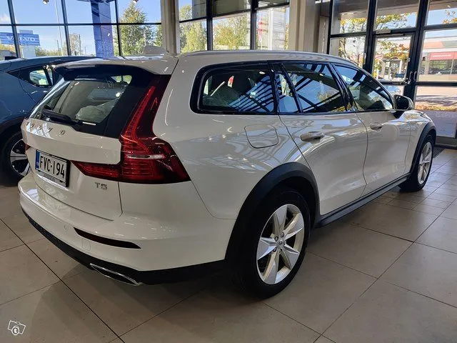 Volvo V60 T5 AWD aut. TAKUU 24KK/40TKM Image 2